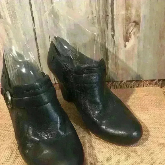 Bare Trap Glamour buckle ankle booties - Picture 2 of 7